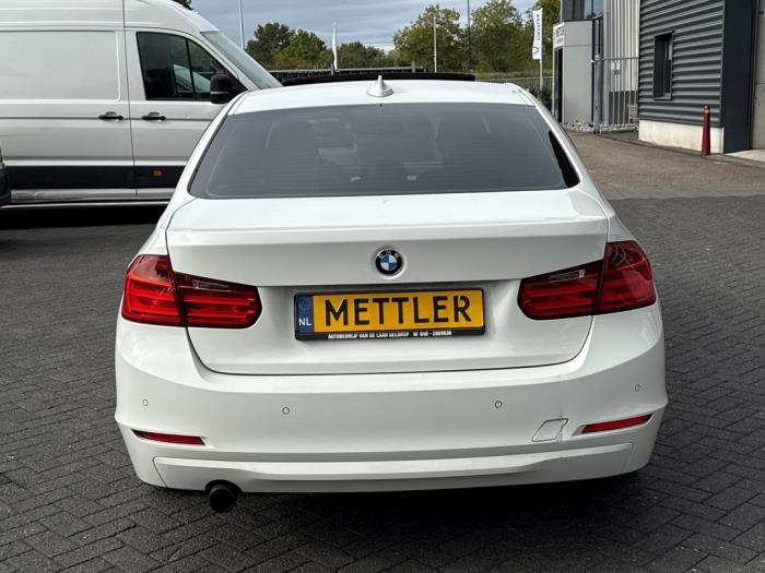 BMW 3 serie 320i 2.0 16V Skadat fordon (2012, WIT)