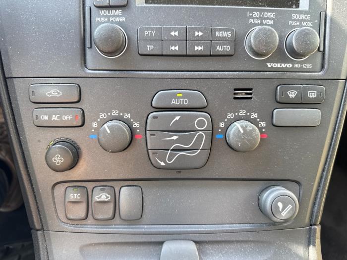 Volvo S60 I 2.4 20V 170 Unfallauto (2001, Grün)