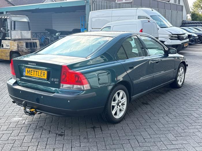 Volvo S60 I 2.4 20V 170 Unfallauto (2001, Grün)