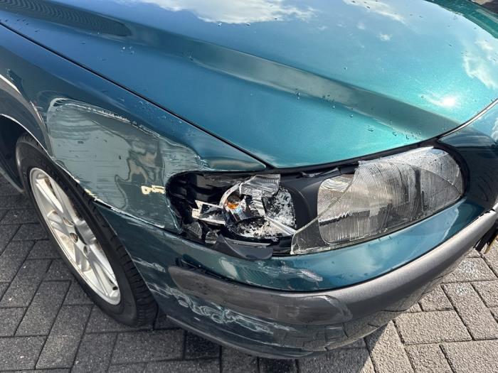 Volvo S60 I 2.4 20V 170 Unfallauto (2001, Grün)
