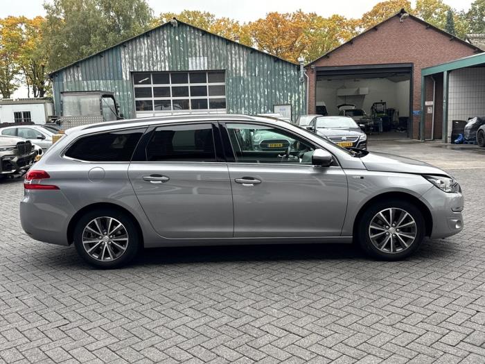 Peugeot 308 SW 1.2 12V e-THP PureTech 130 Unfallauto (2016, Grau)