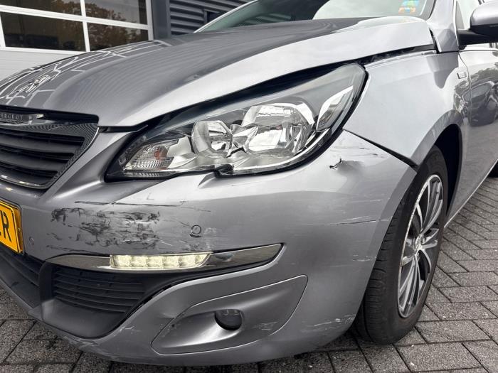 Peugeot 308 SW 1.2 12V e-THP PureTech 130 Unfallauto (2016, Grau)