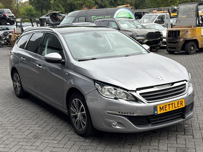 Peugeot 308 SW 1.2 12V e-THP PureTech 130 Unfallauto (2016, Grau)