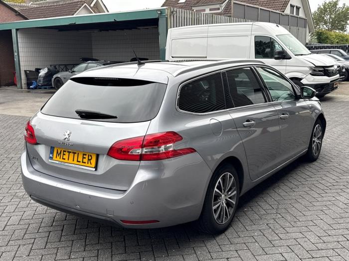 Peugeot 308 SW 1.2 12V e-THP PureTech 130 Unfallauto (2016, Grau)