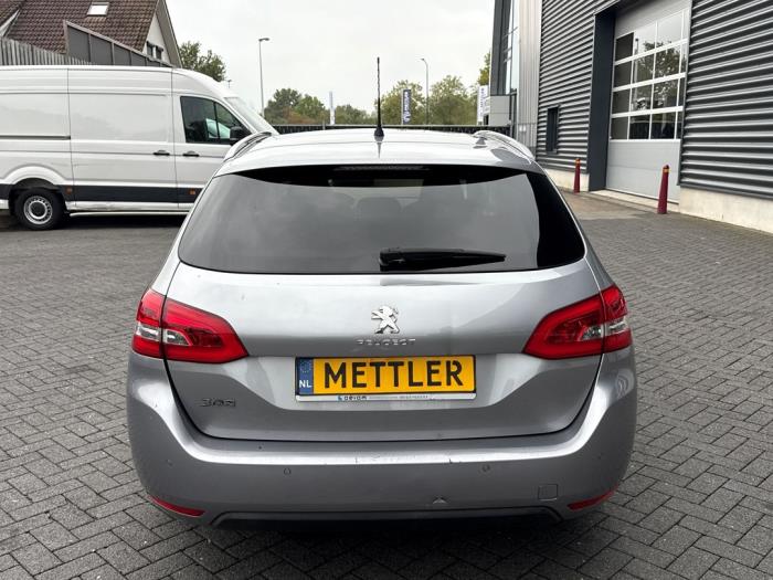 Peugeot 308 SW 1.2 12V e-THP PureTech 130 Unfallauto (2016, Grau)
