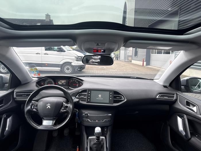 Peugeot 308 SW 1.2 12V e-THP PureTech 130 Unfallauto (2016, Grau)