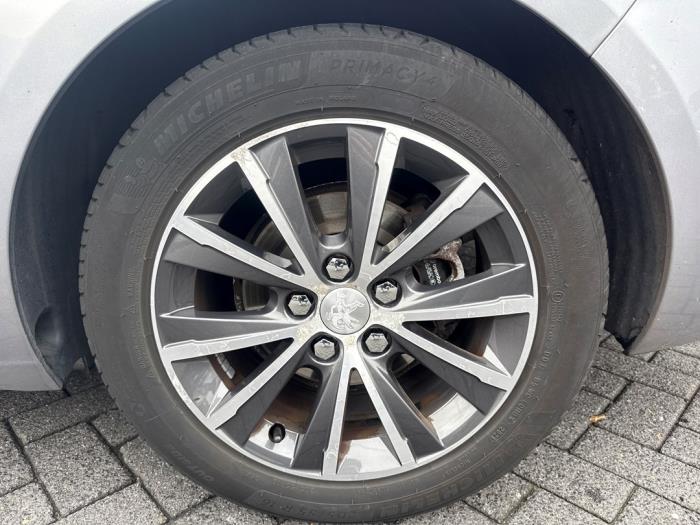 Peugeot 308 SW 1.2 12V e-THP PureTech 130 Unfallauto (2016, Grau)