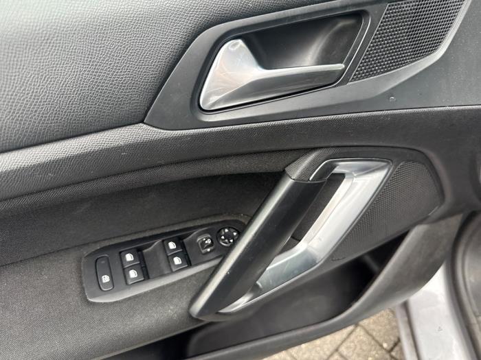 Peugeot 308 SW 1.2 12V e-THP PureTech 130 Unfallauto (2016, Grau)