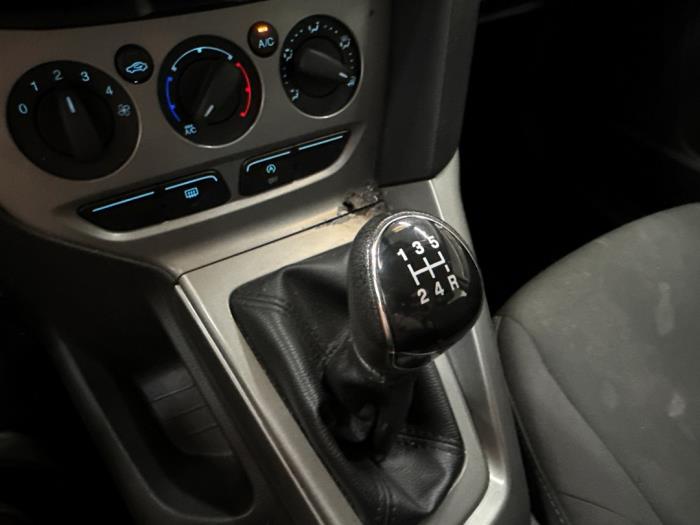 Ford Focus 3 Wagon 1.0 Ti-VCT EcoBoost 12V 100 Samochód uszkodzony (2014, Brazowy)