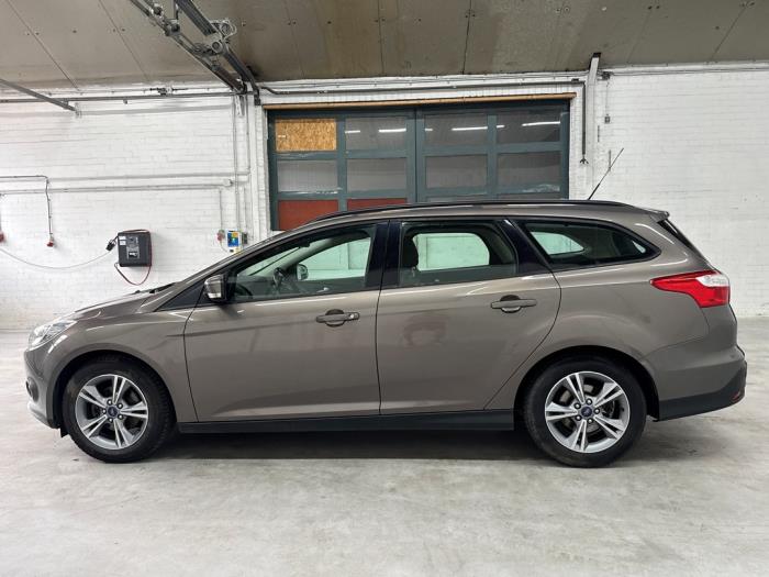 Ford Focus 3 Wagon 1.0 Ti-VCT EcoBoost 12V 100 Samochód uszkodzony (2014, Brazowy)