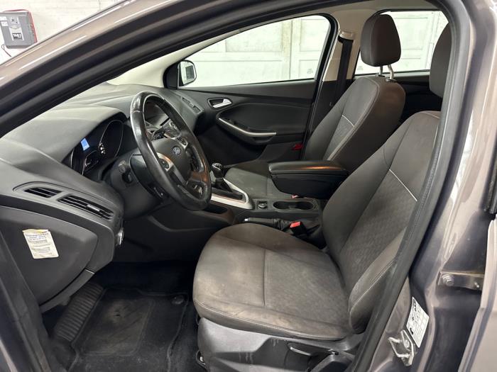 Ford Focus 3 Wagon 1.0 Ti-VCT EcoBoost 12V 100 Samochód uszkodzony (2014, Brazowy)
