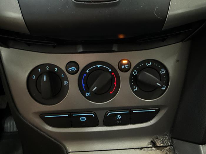 Ford Focus 3 Wagon 1.0 Ti-VCT EcoBoost 12V 100 Samochód uszkodzony (2014, Brazowy)