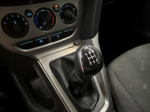 Ford Focus 3 Wagon 1.0 Ti-VCT EcoBoost 12V 100 Samochód uszkodzony (2014, Brazowy)