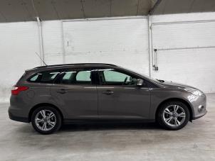 Ford Focus 3 Wagon 1.0 Ti-VCT EcoBoost 12V 100 Samochód uszkodzony (2014, Brazowy)
