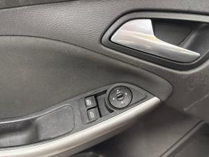 Ford Focus 3 Wagon 1.0 Ti-VCT EcoBoost 12V 100 Samochód uszkodzony (2014, Brazowy)