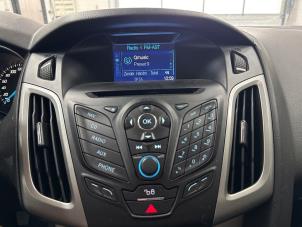 Ford Focus 3 Wagon 1.0 Ti-VCT EcoBoost 12V 100 Samochód uszkodzony (2014, Brazowy)