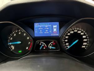 Ford Focus 3 Wagon 1.0 Ti-VCT EcoBoost 12V 100 Samochód uszkodzony (2014, Brazowy)