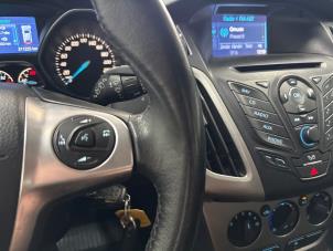 Ford Focus 3 Wagon 1.0 Ti-VCT EcoBoost 12V 100 Samochód uszkodzony (2014, Brazowy)