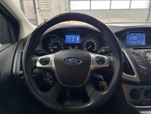 Ford Focus 3 Wagon 1.0 Ti-VCT EcoBoost 12V 100 Samochód uszkodzony (2014, Brazowy)