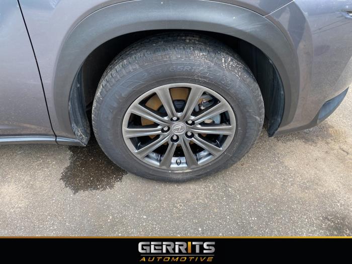 Lexus NX I 300h 2.5 16V 4x4 Épave (2014, Gris)