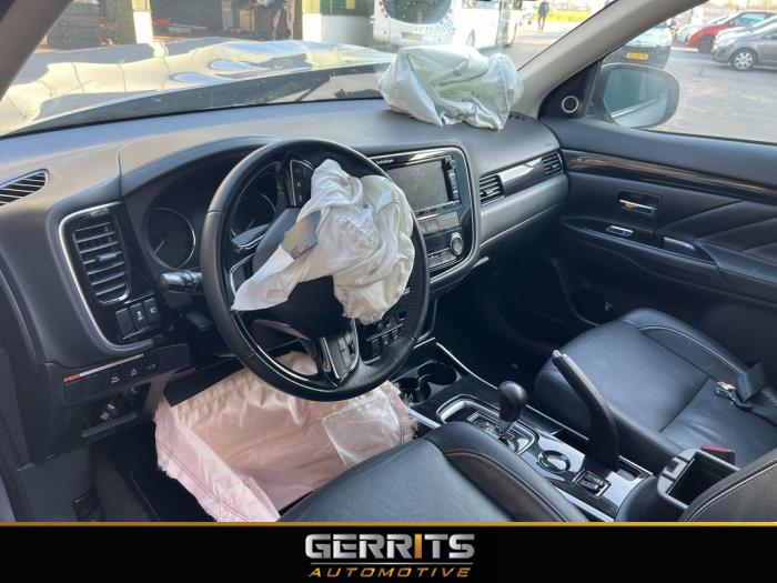 Mitsubishi Outlander 2.0 16V 4x2 Épave (2018, Gris)
