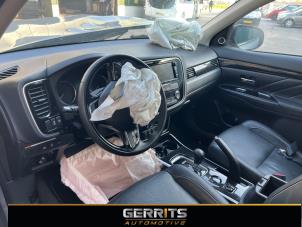 Mitsubishi Outlander 2.0 16V 4x2 Épave (2018, Gris)