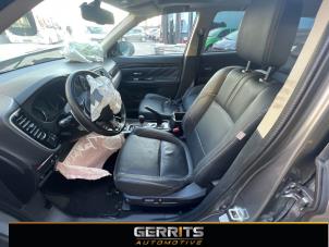 Mitsubishi Outlander 2.0 16V 4x2 Épave (2018, Gris)