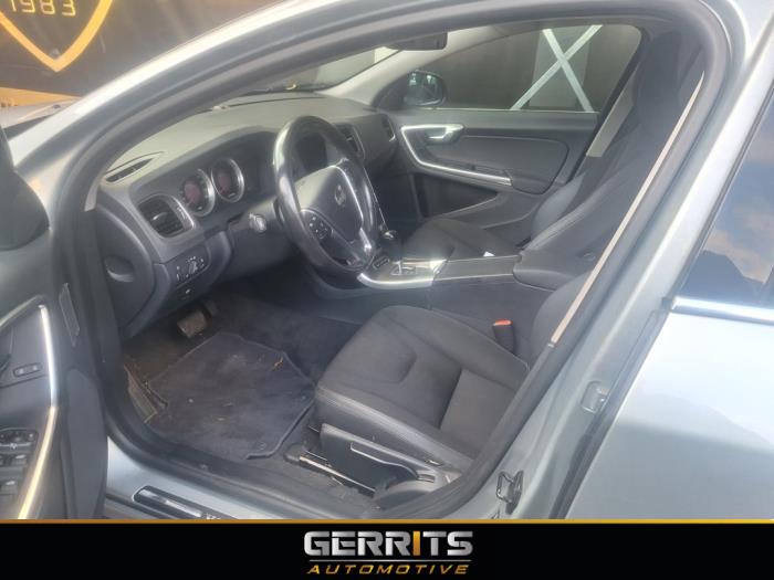 Volvo S60 II 2.4 D5 20V Épave (2011, Gris)