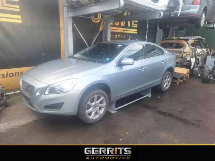 Volvo S60 II 2.4 D5 20V Épave (2011, Gris)