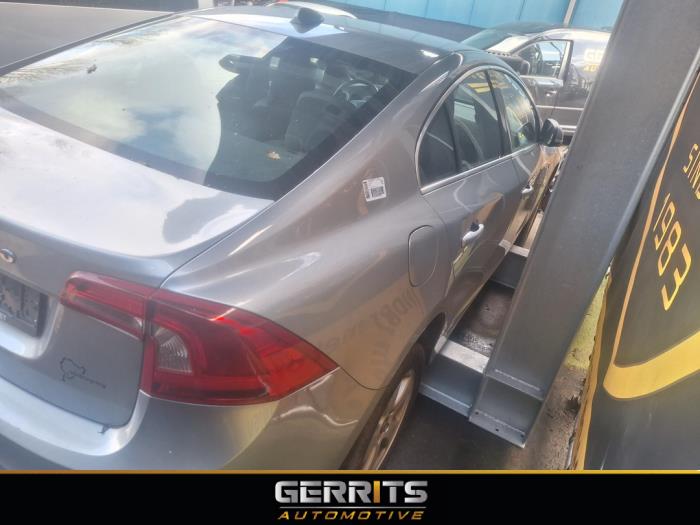Volvo S60 II 2.4 D5 20V Épave (2011, Gris)