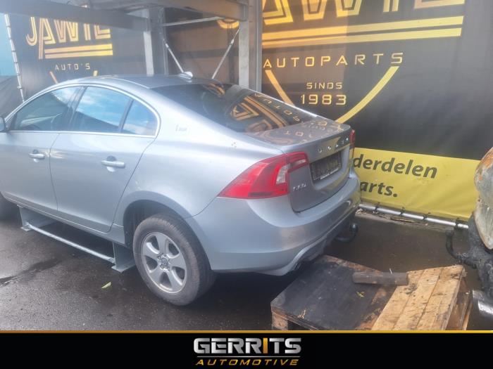 Volvo S60 II 2.4 D5 20V Épave (2011, Gris)