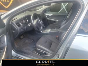Volvo S60 II 2.4 D5 20V Épave (2011, Gris)