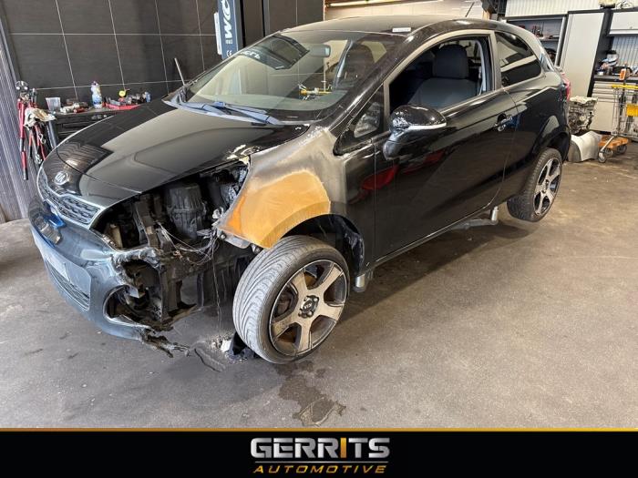 Kia Rio III 1.2 CVVT 16V Schrottauto (2012, Schwarz)