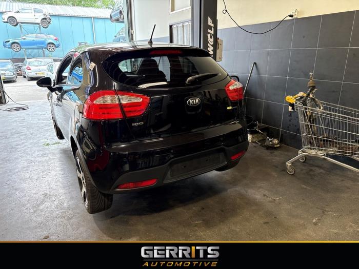 Kia Rio III 1.2 CVVT 16V Schrottauto (2012, Schwarz)