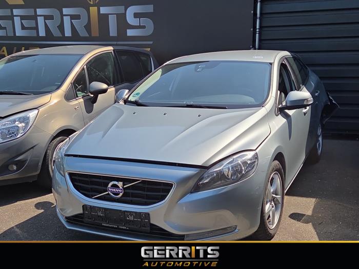 Volvo V40 1.6 D2  (Épave)