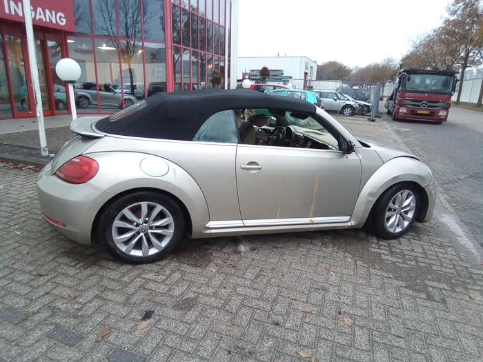 Volkswagen Beetle Épave (2014, Beige)