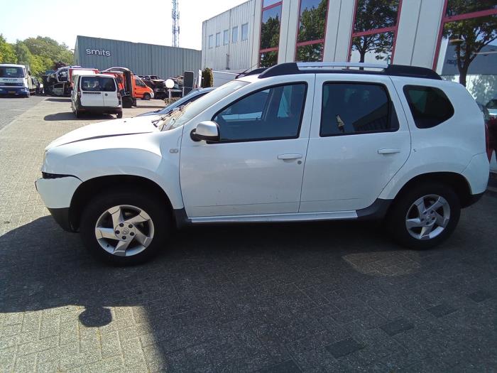 Dacia Duster 1.6 16V Schrottauto (2011, Weiß)