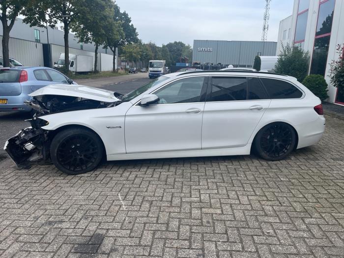 BMW 5-Serie Salvage vehicle (2015, White)