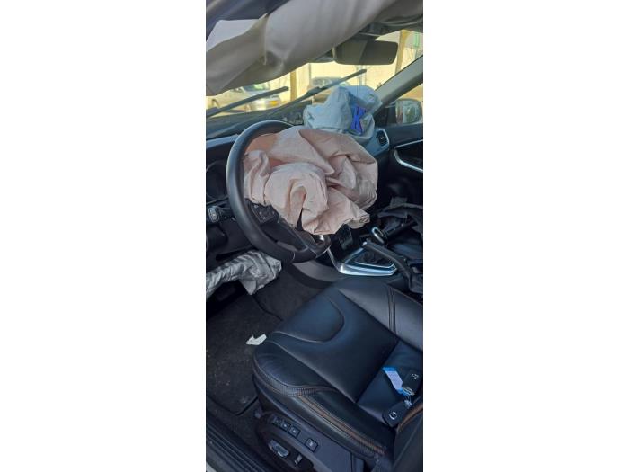 Volvo V40 Cross Country 1.5 T3 16V Geartronic Épave (2019, Brun)