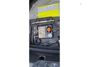 Volvo V40 Cross Country 1.5 T3 16V Geartronic Épave (2019, Brun)