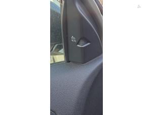 Volvo V40 Cross Country 1.5 T3 16V Geartronic Épave (2019, Brun)