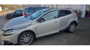 Volvo V40 Cross Country 1.5 T3 16V Geartronic Épave (2019, Brun)