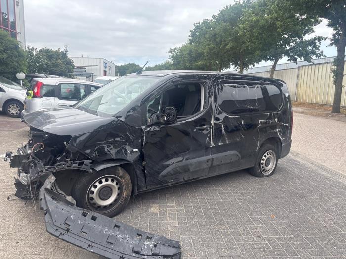Peugeot Partner 1.5 BlueHDi 130 Vehículo de desguace (2023, Negro)