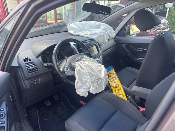 Hyundai iX20 1.4i 16V Schrottauto (2015, Braun)