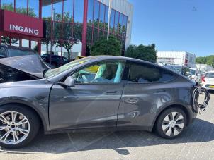 Tesla Model Y RWD Samochód złomowany (2023, Szary)