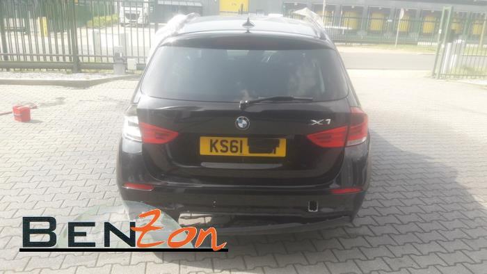 BMW X1 Schrottauto (2011, Safierblau, Saphirschwarz)