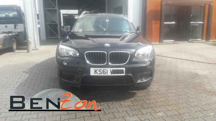 BMW X1 Schrottauto (2011, Safierblau, Saphirschwarz)