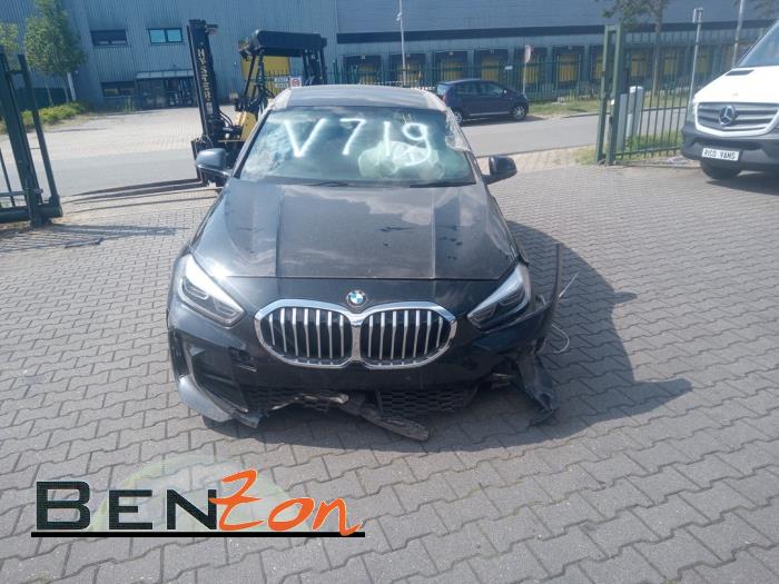BMW 1 serie 118i 1.5 TwinPower 12V Schrottauto (2020, Metallic, Schwarz, Safierblau, Saphirschwarz)