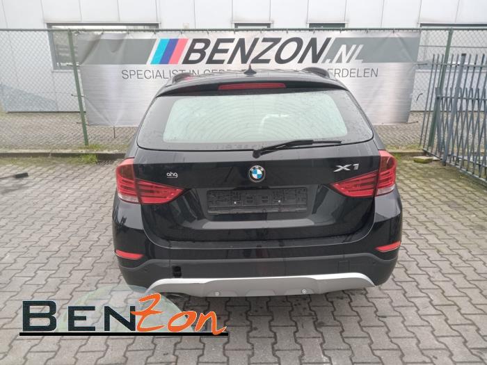 BMW X1 Schrottauto (2015, Schwarz)
