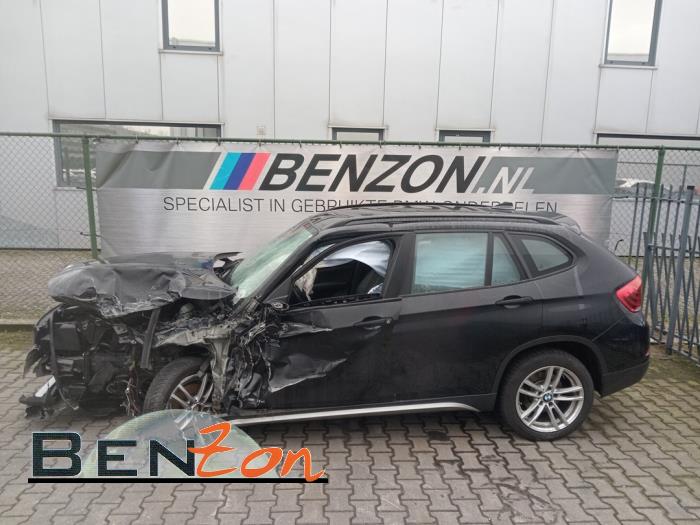 BMW X1 Schrottauto (2015, Schwarz)